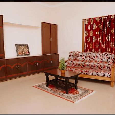 Sls Homestay - Luxury Ac Service Apartments 1Bhk, 2Bhk, 3Bhk - Direct Flyover To Alipiri Tirumala Gate - Walk To Ps4 Pure Veg Restaurants, Supermarkets - Near To National Highway & Padmavathi Amma Temple - Modular Kitchen, Living Room -Free Superfast Tirupati Exteriör bild