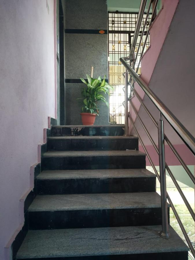 Sls Homestay - Luxury Ac Service Apartments 1Bhk, 2Bhk, 3Bhk - Direct Flyover To Alipiri Tirumala Gate - Walk To Ps4 Pure Veg Restaurants, Supermarkets - Near To National Highway & Padmavathi Amma Temple - Modular Kitchen, Living Room -Free Superfast Tirupati Exteriör bild