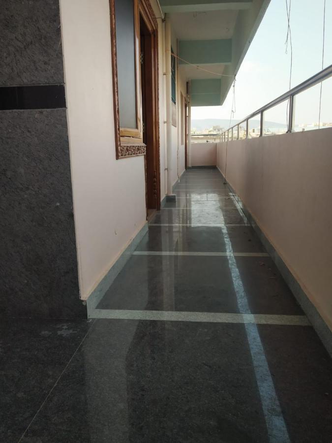 Sls Homestay - Luxury Ac Service Apartments 1Bhk, 2Bhk, 3Bhk - Direct Flyover To Alipiri Tirumala Gate - Walk To Ps4 Pure Veg Restaurants, Supermarkets - Near To National Highway & Padmavathi Amma Temple - Modular Kitchen, Living Room -Free Superfast Tirupati Exteriör bild