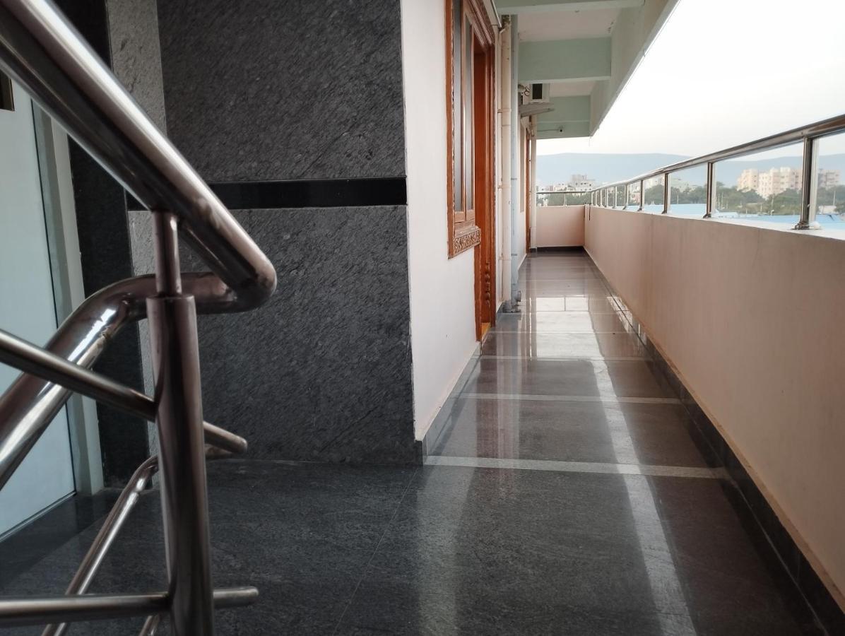 Sls Homestay - Luxury Ac Service Apartments 1Bhk, 2Bhk, 3Bhk - Direct Flyover To Alipiri Tirumala Gate - Walk To Ps4 Pure Veg Restaurants, Supermarkets - Near To National Highway & Padmavathi Amma Temple - Modular Kitchen, Living Room -Free Superfast Tirupati Exteriör bild